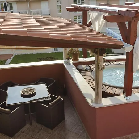House Dina With Jacuzzi Vakantiehuis