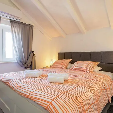 Vakantiehuis House Dina With Jacuzzi Cavtat