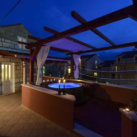 Vakantiehuis House Dina With Jacuzzi *